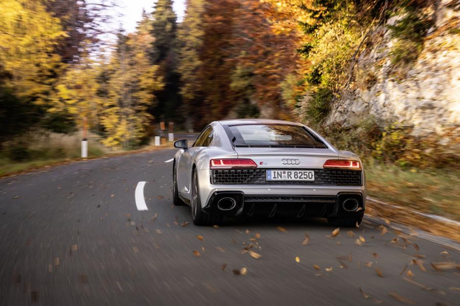  Audi R8 V10 RWD Coupe 2019 года  (WW) (фото 27 из 34)